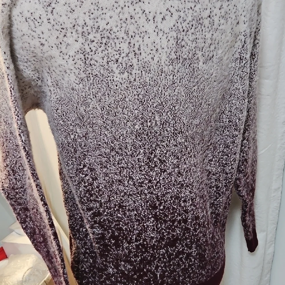 H&M Men's Maroon and Cream Crewneck Sweater